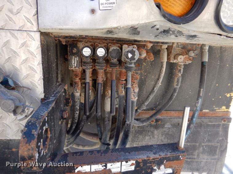 image for item KH9108 2011 International 7500  digger derrick truck