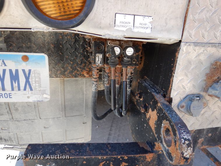 image for item KH9108 2011 International 7500  digger derrick truck