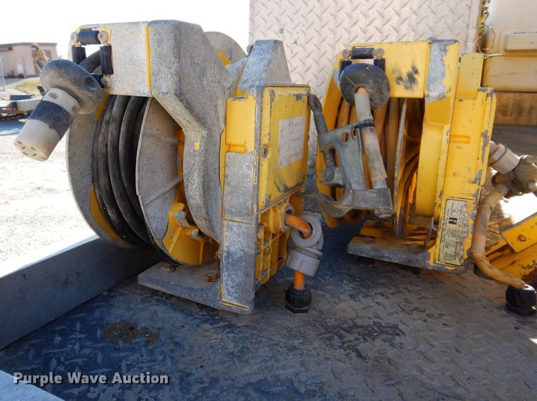 image for item KH9108 2011 International 7500  digger derrick truck