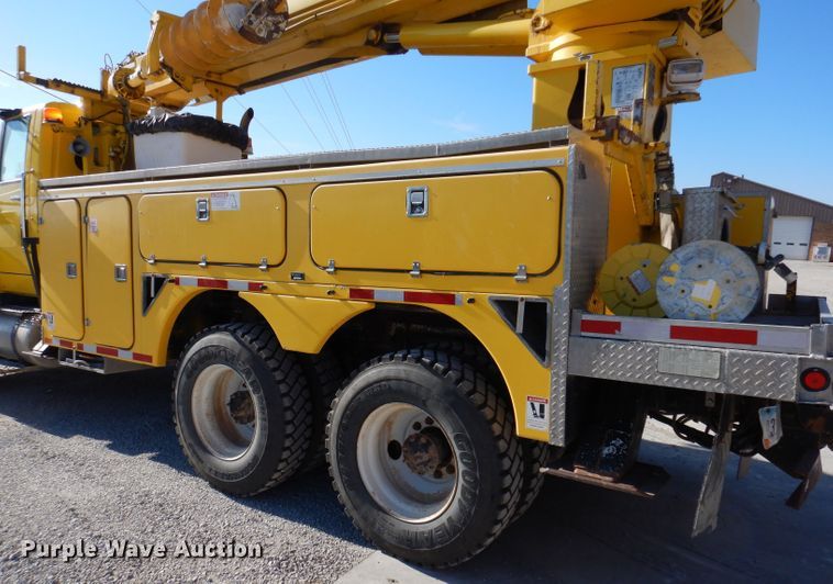 image for item KH9108 2011 International 7500  digger derrick truck