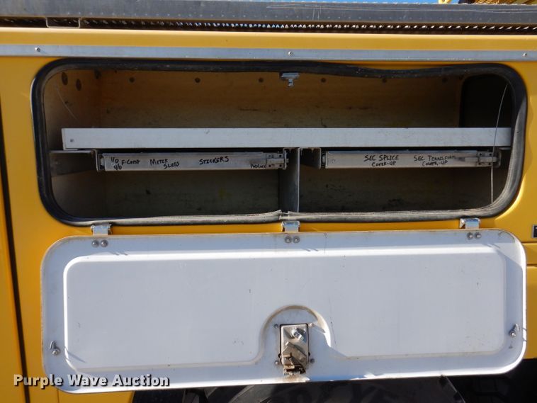 image for item KH9108 2011 International 7500  digger derrick truck