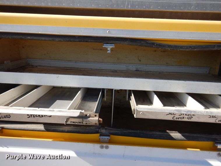 image for item KH9108 2011 International 7500  digger derrick truck