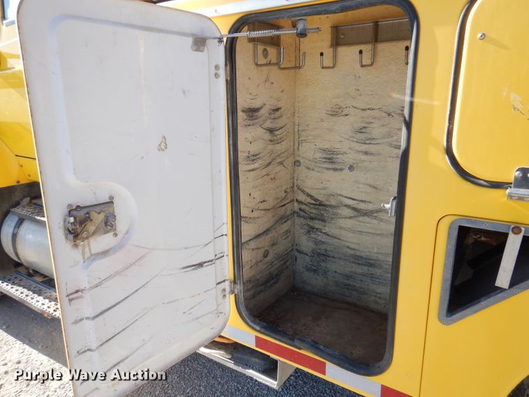 image for item KH9108 2011 International 7500  digger derrick truck