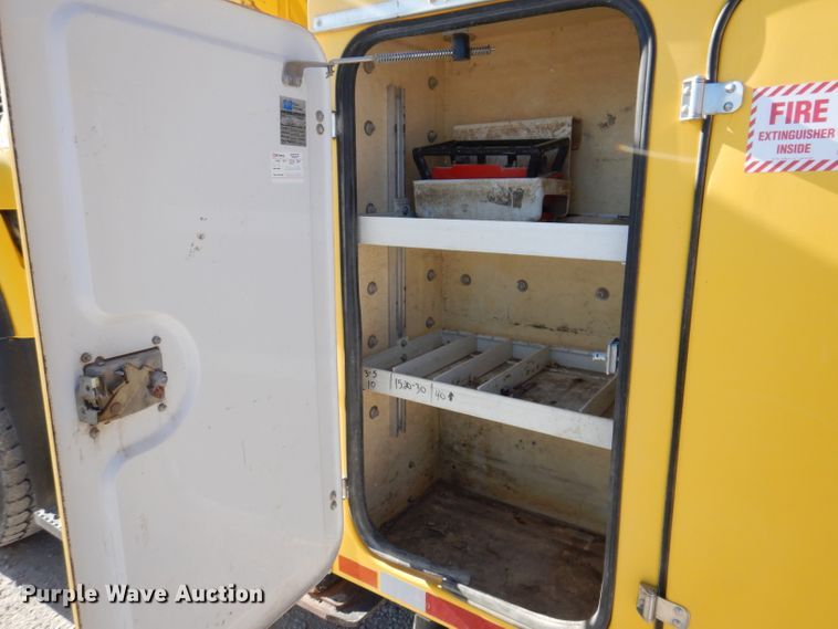 image for item KH9108 2011 International 7500  digger derrick truck