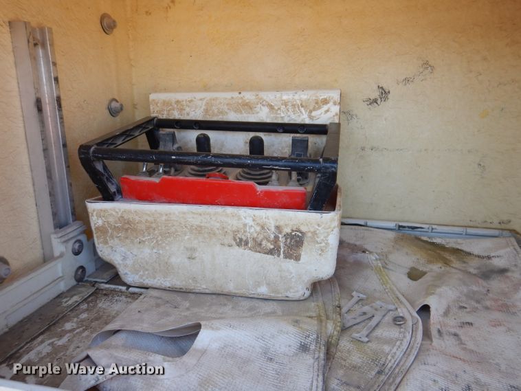 image for item KH9108 2011 International 7500  digger derrick truck