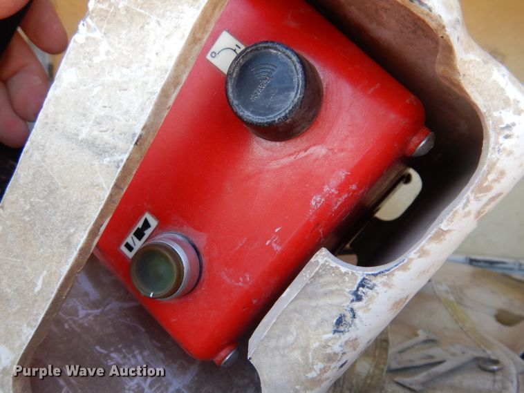 image for item KH9108 2011 International 7500  digger derrick truck