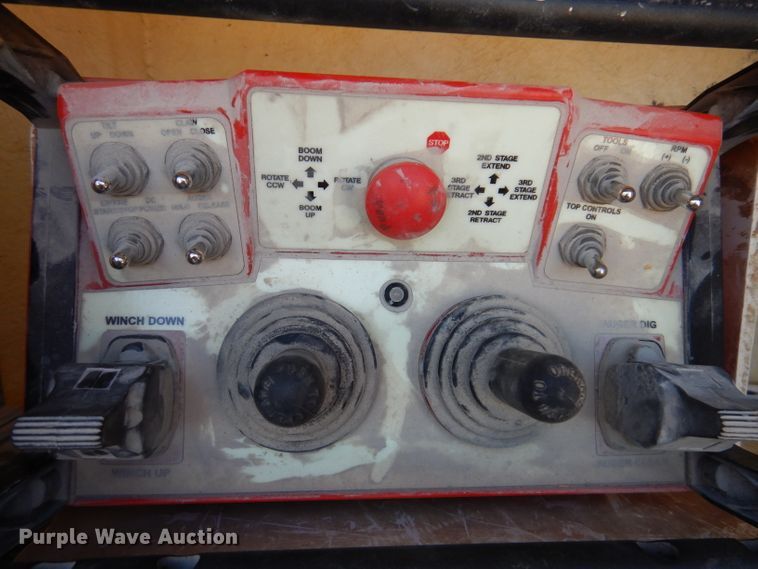 image for item KH9108 2011 International 7500  digger derrick truck