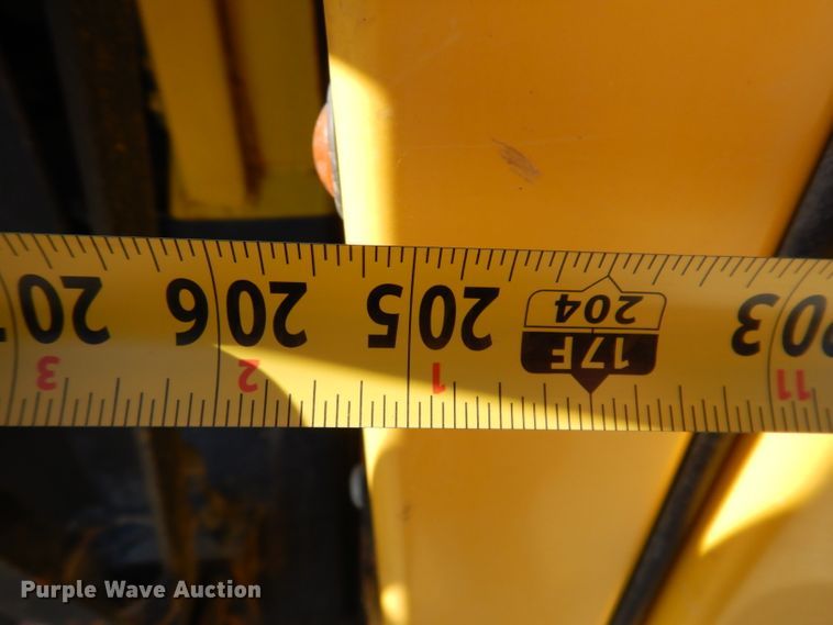 image for item KH9108 2011 International 7500  digger derrick truck