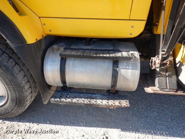 image for item KH9108 2011 International 7500  digger derrick truck