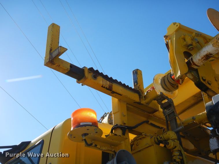 image for item KH9108 2011 International 7500  digger derrick truck