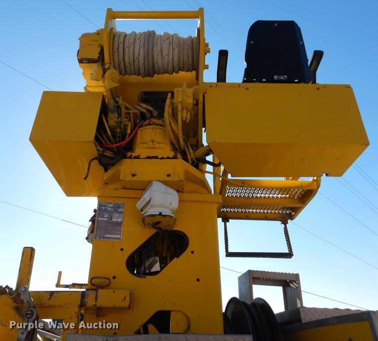 image for item KH9108 2011 International 7500  digger derrick truck