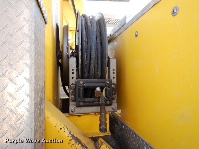 image for item KH9108 2011 International 7500  digger derrick truck