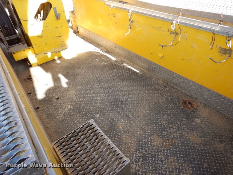 image for item KH9108 2011 International 7500  digger derrick truck