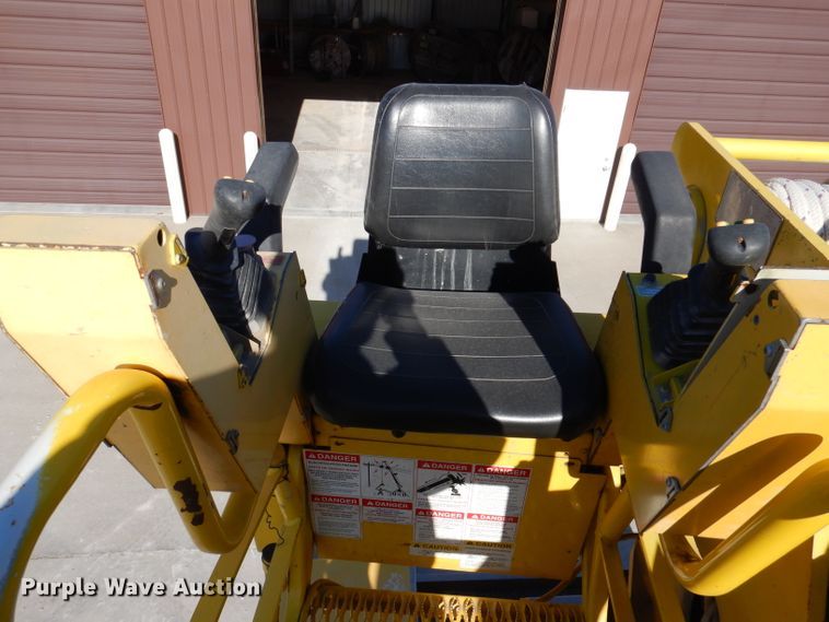 image for item KH9108 2011 International 7500  digger derrick truck