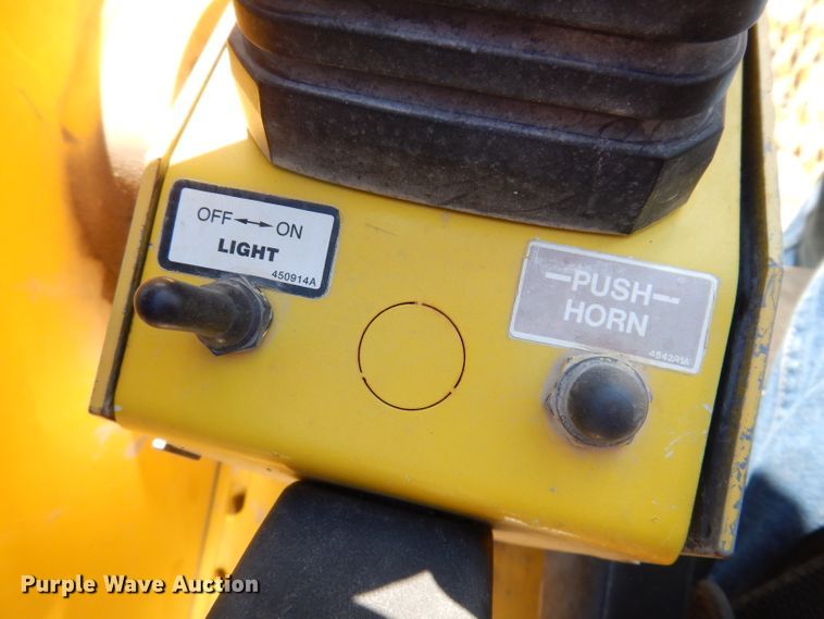 image for item KH9108 2011 International 7500  digger derrick truck