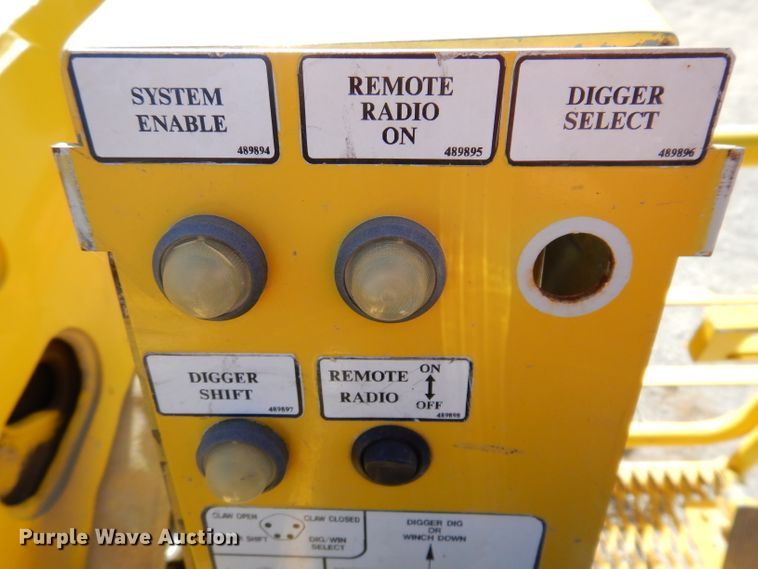 image for item KH9108 2011 International 7500  digger derrick truck