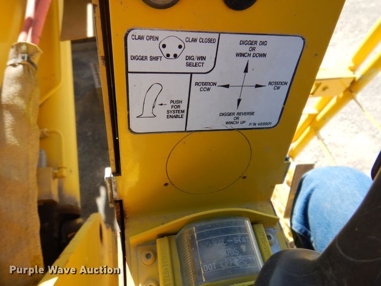 image for item KH9108 2011 International 7500  digger derrick truck