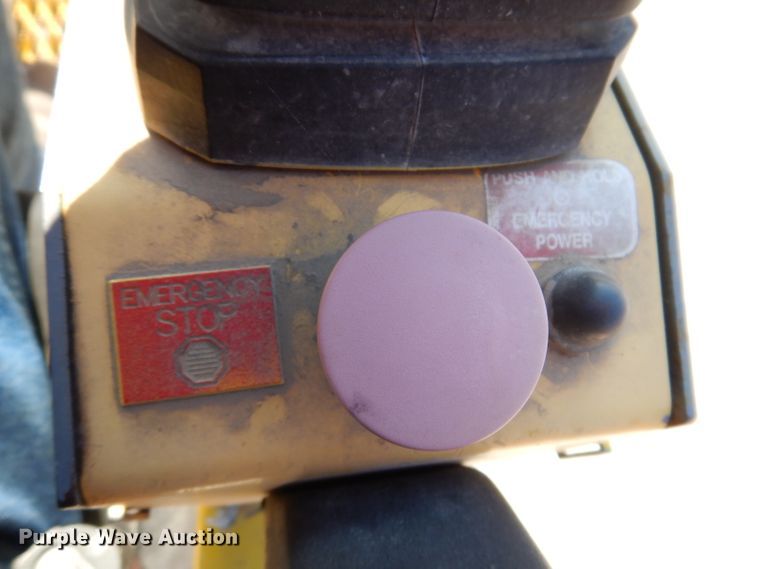 image for item KH9108 2011 International 7500  digger derrick truck