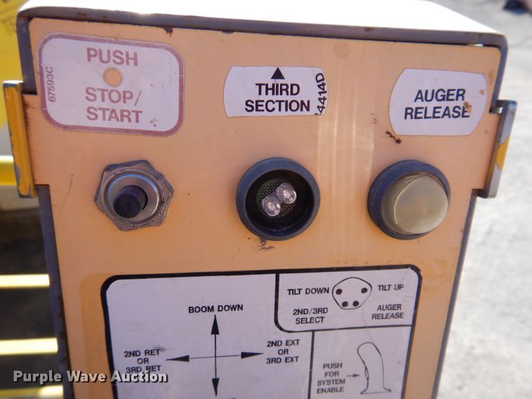 image for item KH9108 2011 International 7500  digger derrick truck