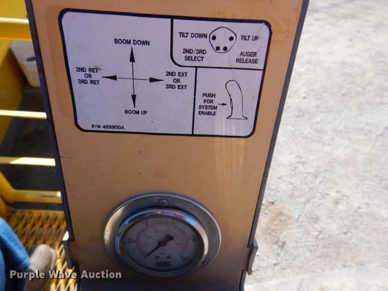 image for item KH9108 2011 International 7500  digger derrick truck