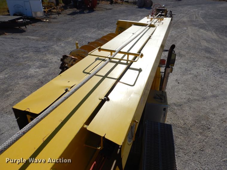 image for item KH9108 2011 International 7500  digger derrick truck