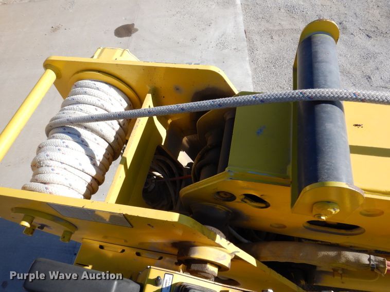 image for item KH9108 2011 International 7500  digger derrick truck