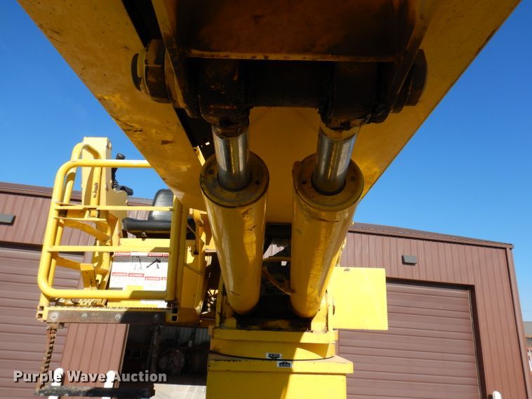 image for item KH9108 2011 International 7500  digger derrick truck