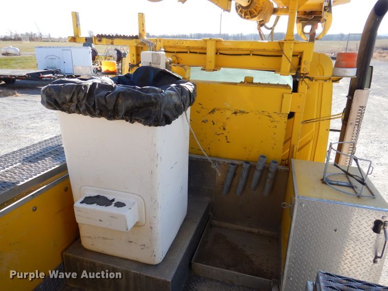 image for item KH9108 2011 International 7500  digger derrick truck