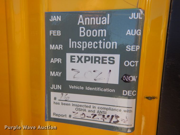 image for item KH9108 2011 International 7500  digger derrick truck