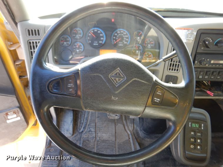 image for item KH9108 2011 International 7500  digger derrick truck