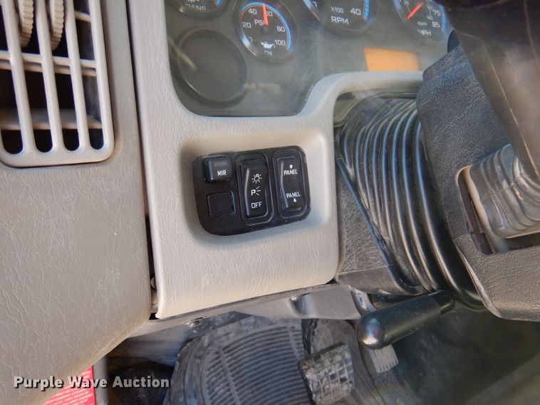 image for item KH9108 2011 International 7500  digger derrick truck