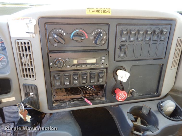 image for item KH9108 2011 International 7500  digger derrick truck