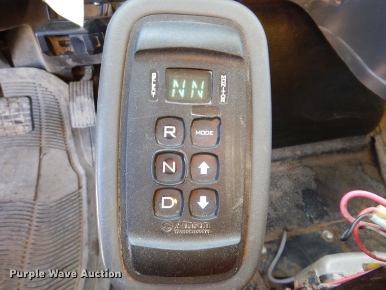 image for item KH9108 2011 International 7500  digger derrick truck