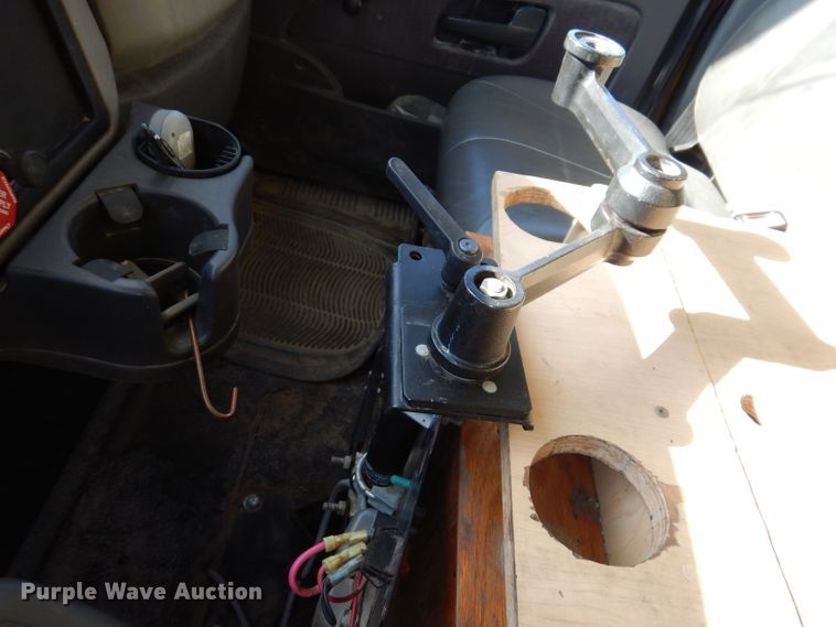 image for item KH9108 2011 International 7500  digger derrick truck