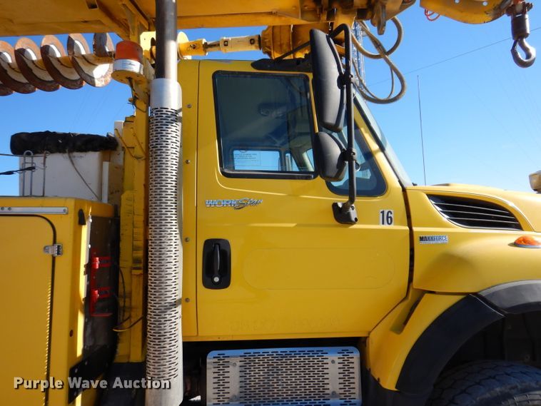 image for item KH9108 2011 International 7500  digger derrick truck