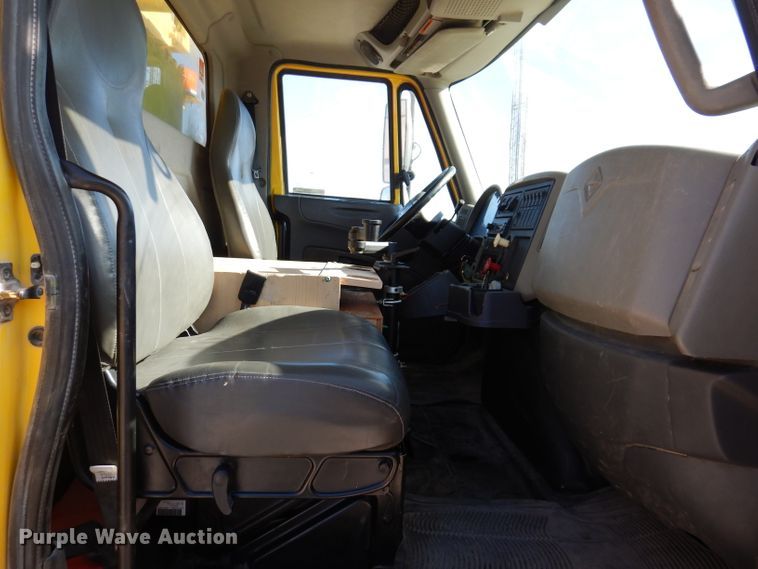 image for item KH9108 2011 International 7500  digger derrick truck