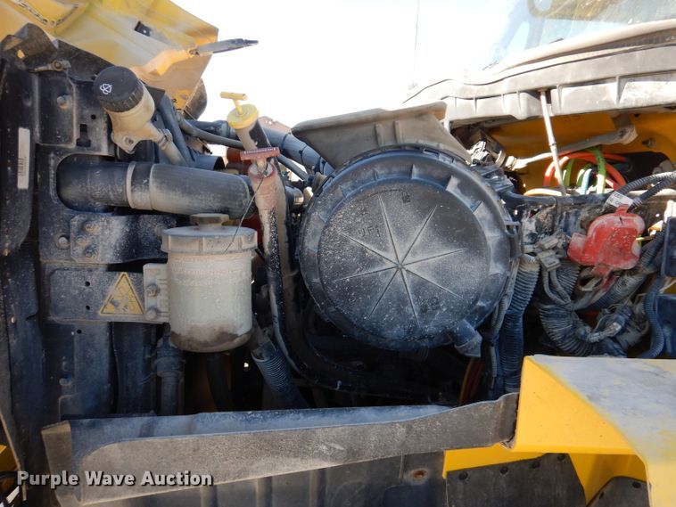 image for item KH9108 2011 International 7500  digger derrick truck