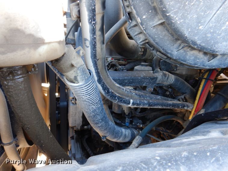 image for item KH9108 2011 International 7500  digger derrick truck