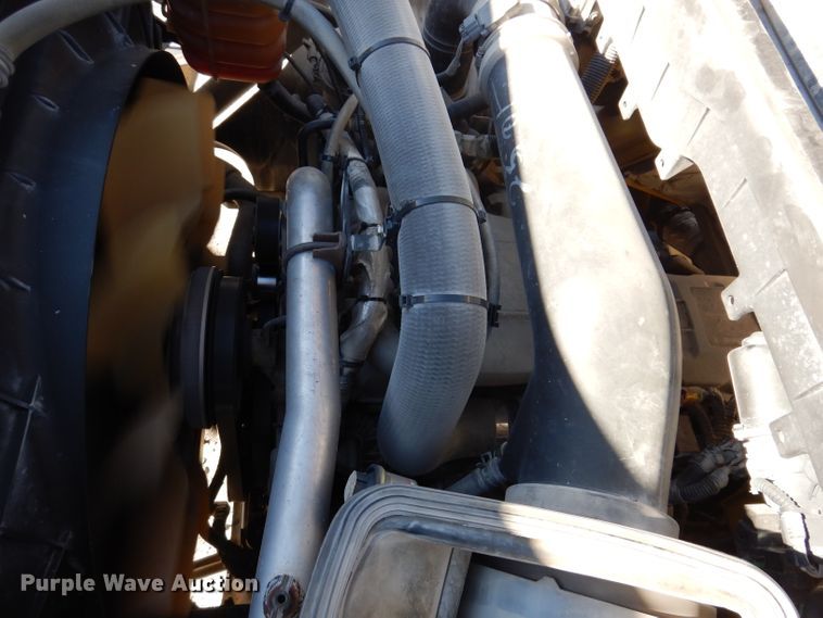 image for item KH9108 2011 International 7500  digger derrick truck