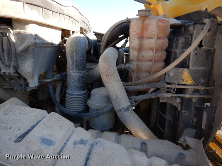 image for item KH9108 2011 International 7500  digger derrick truck