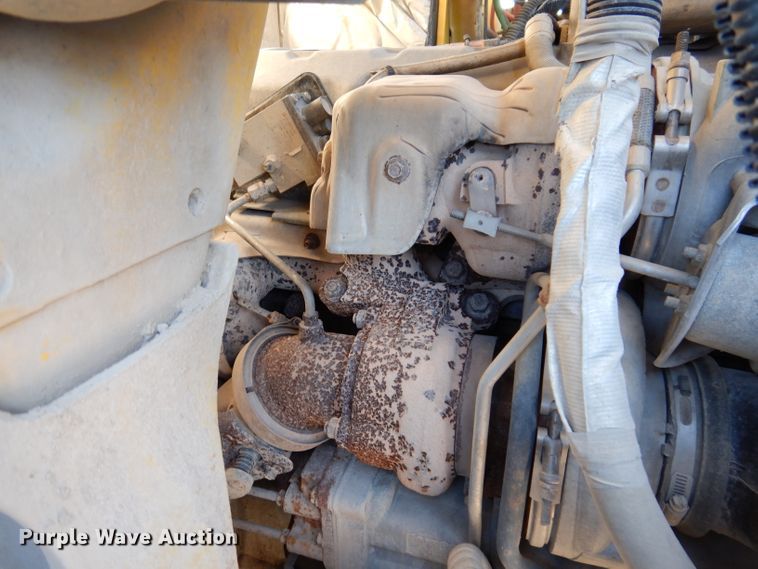 image for item KH9108 2011 International 7500  digger derrick truck