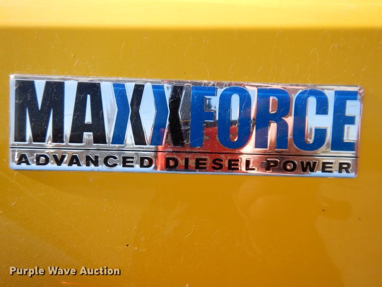 image for item KH9108 2011 International 7500  digger derrick truck