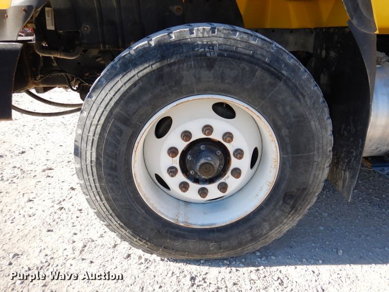 image for item KH9108 2011 International 7500  digger derrick truck