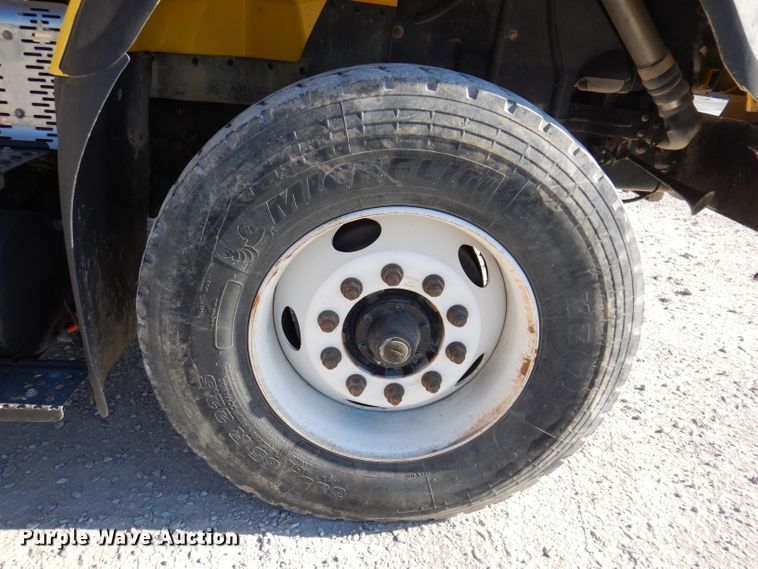 image for item KH9108 2011 International 7500  digger derrick truck