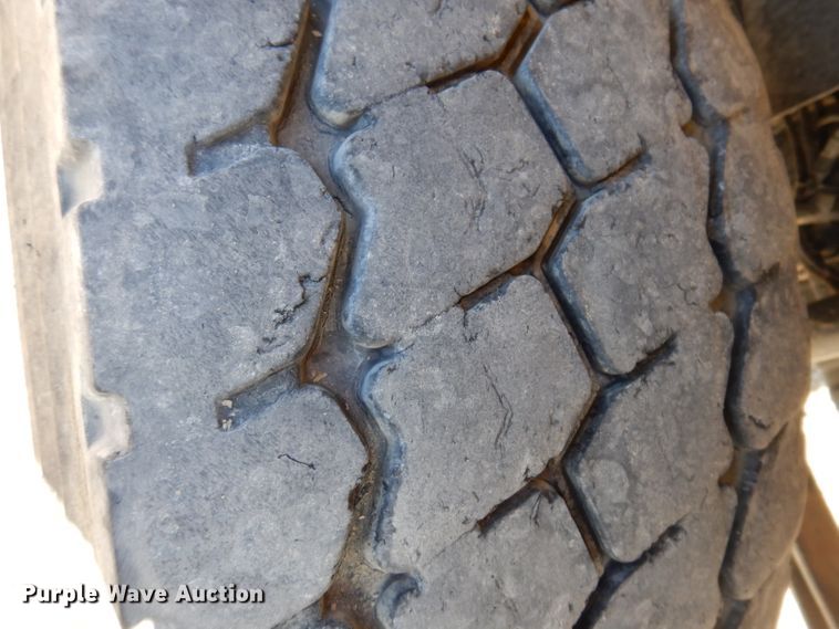 image for item KH9108 2011 International 7500  digger derrick truck