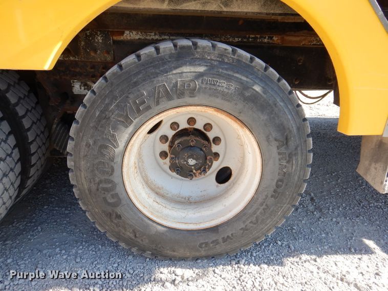 image for item KH9108 2011 International 7500  digger derrick truck