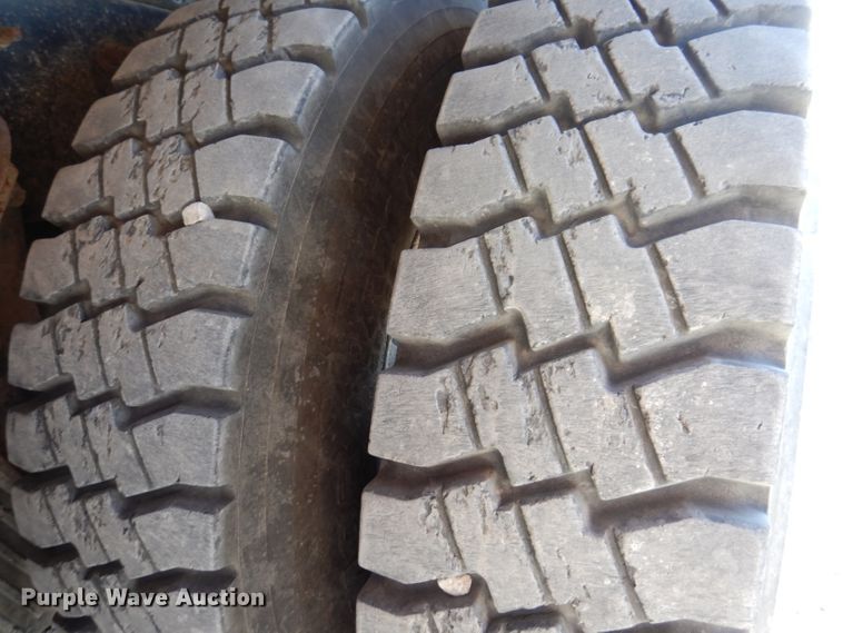 image for item KH9108 2011 International 7500  digger derrick truck