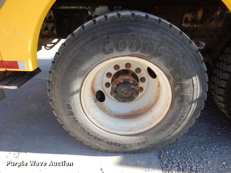 image for item KH9108 2011 International 7500  digger derrick truck