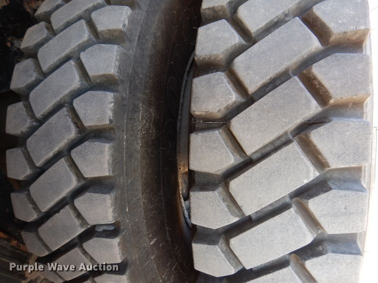 image for item KH9108 2011 International 7500  digger derrick truck