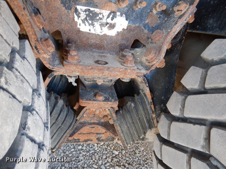 image for item KH9108 2011 International 7500  digger derrick truck